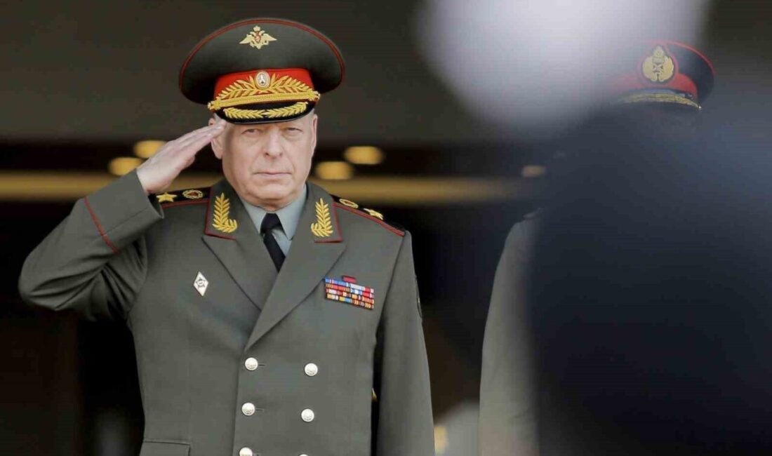 Rusya Devlet Başkanı Vladimir Putin, 70 yaşındaki General Oleg Salyukov'u