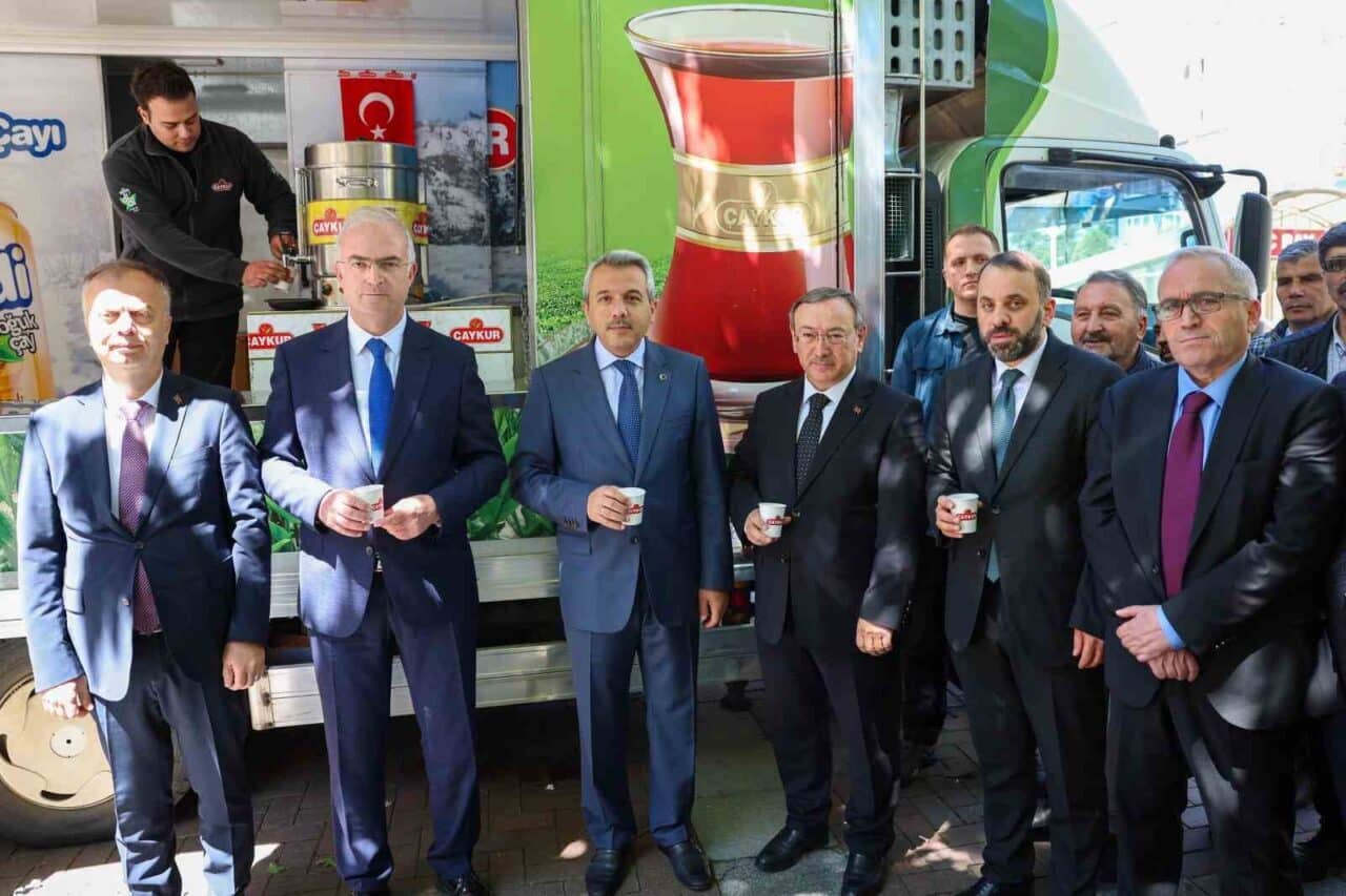Rize Valisi İhsan Selim Baydaş, 2025 yaş çay kampanyasının açılışında