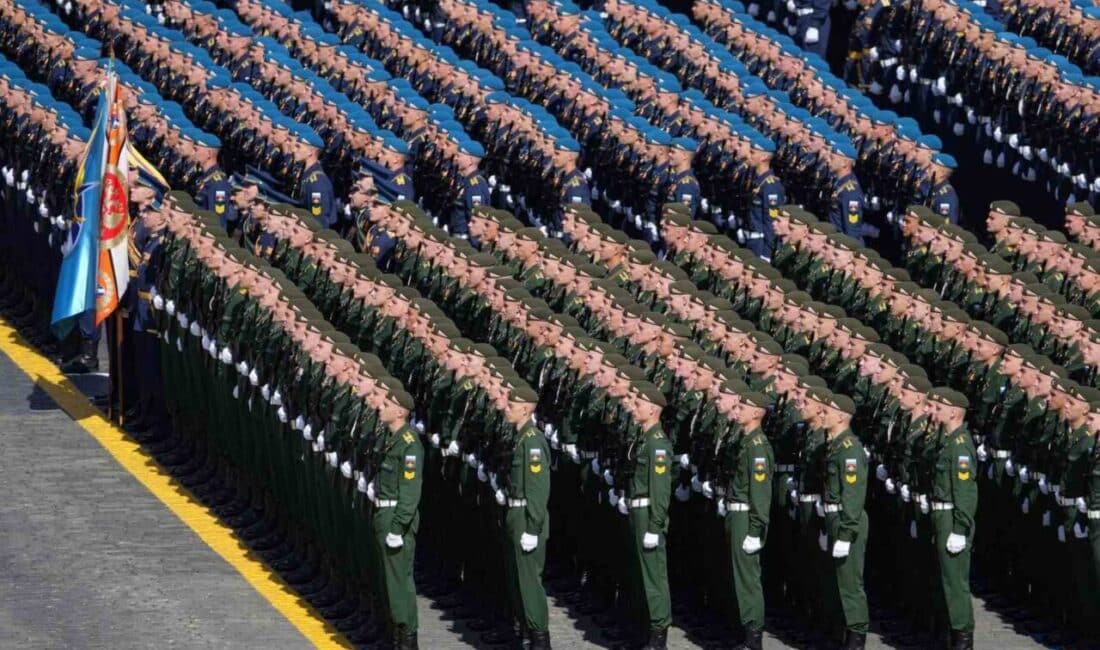 Moskova'daki Kızıl Meydan'da, İkinci Dünya Savaşı'nda Nazi Almanyası'na karşı zaferin