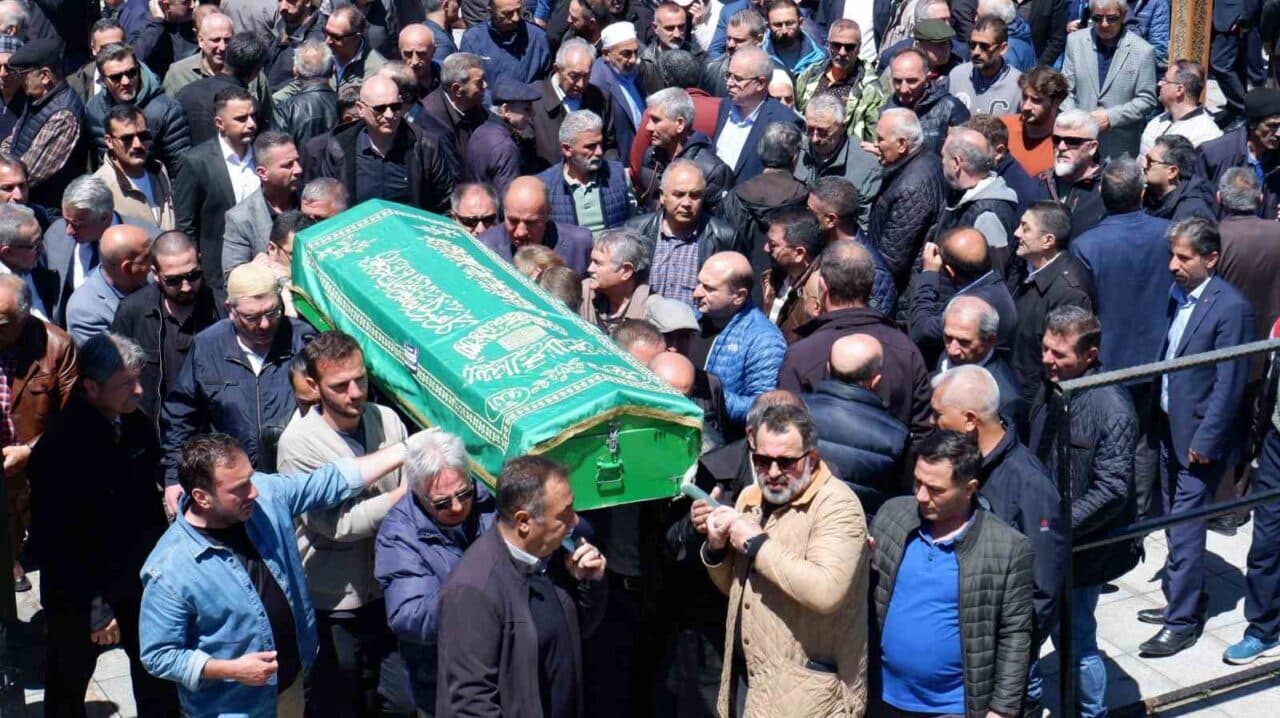 Erzurum'un tanınmış avukatı Sadrettin Haşıloğlu, dualarla sonsuzluğa uğurlandı. 85 yaşında
