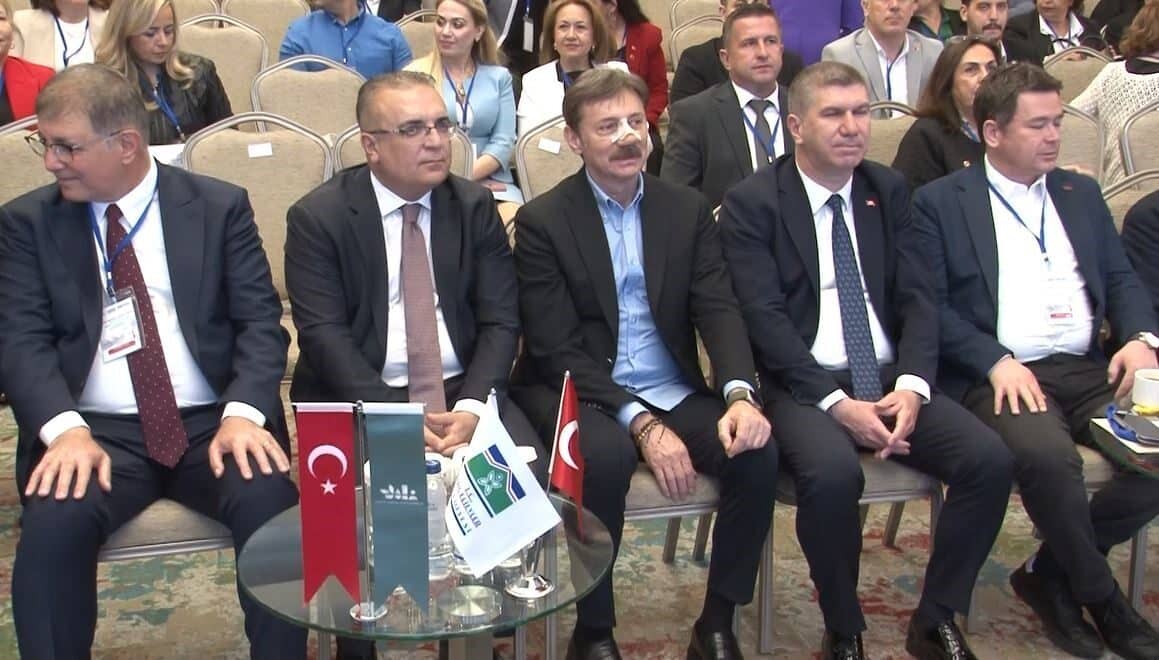 Bahçelievler Belediyesi'nin ev sahipliğinde düzenlenen 43. Sağlıklı Kentler Birliği Meclis