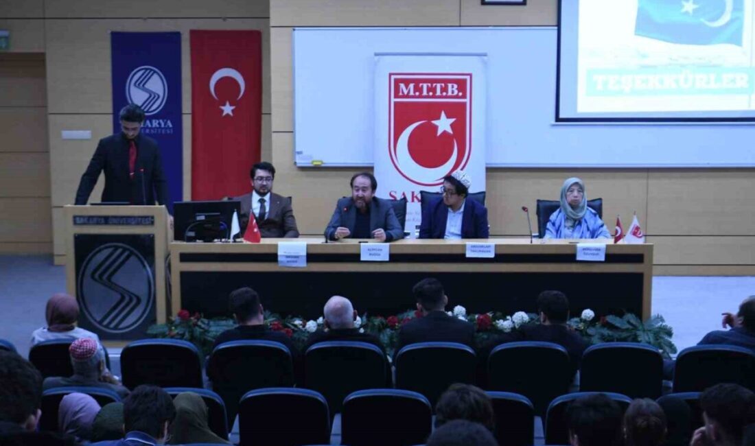 Sakarya Üniversitesi'nde düzenlenen panelde, Doğu Türkistan'daki insan hakları ihlalleri tartışıldı.