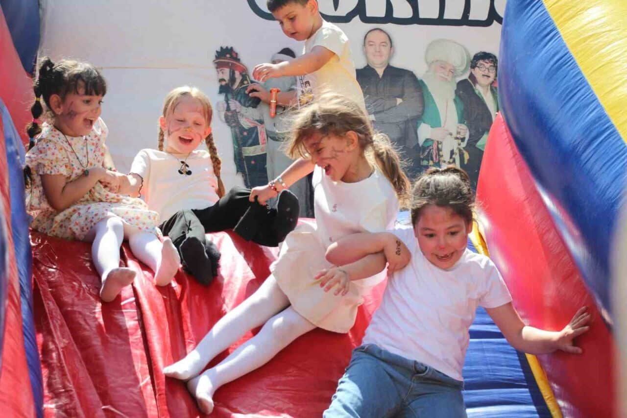 Sakarya'nın Akyazı ilçesinde, İlçe Müftülüğü 4-6 yaş Kur'an Kursu mezuniyet