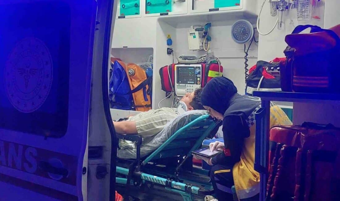 Akyazı’da Otomobil ile Motosikletin Çarpışması Sonucu 3 Kişi Yaralandı Akyazı'da gece saatlerinde D.A. kontrolündeki otomobil ile M.E.Ö. yönetimindeki motosikletin