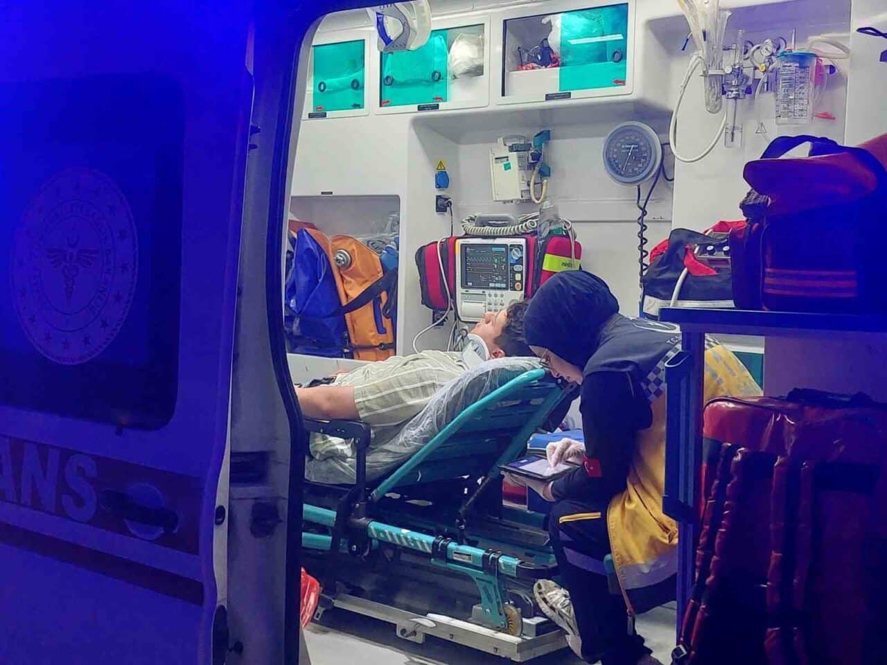 Akyazı'da gece saatlerinde D.A. kontrolündeki otomobil ile M.E.Ö. yönetimindeki motosikletin