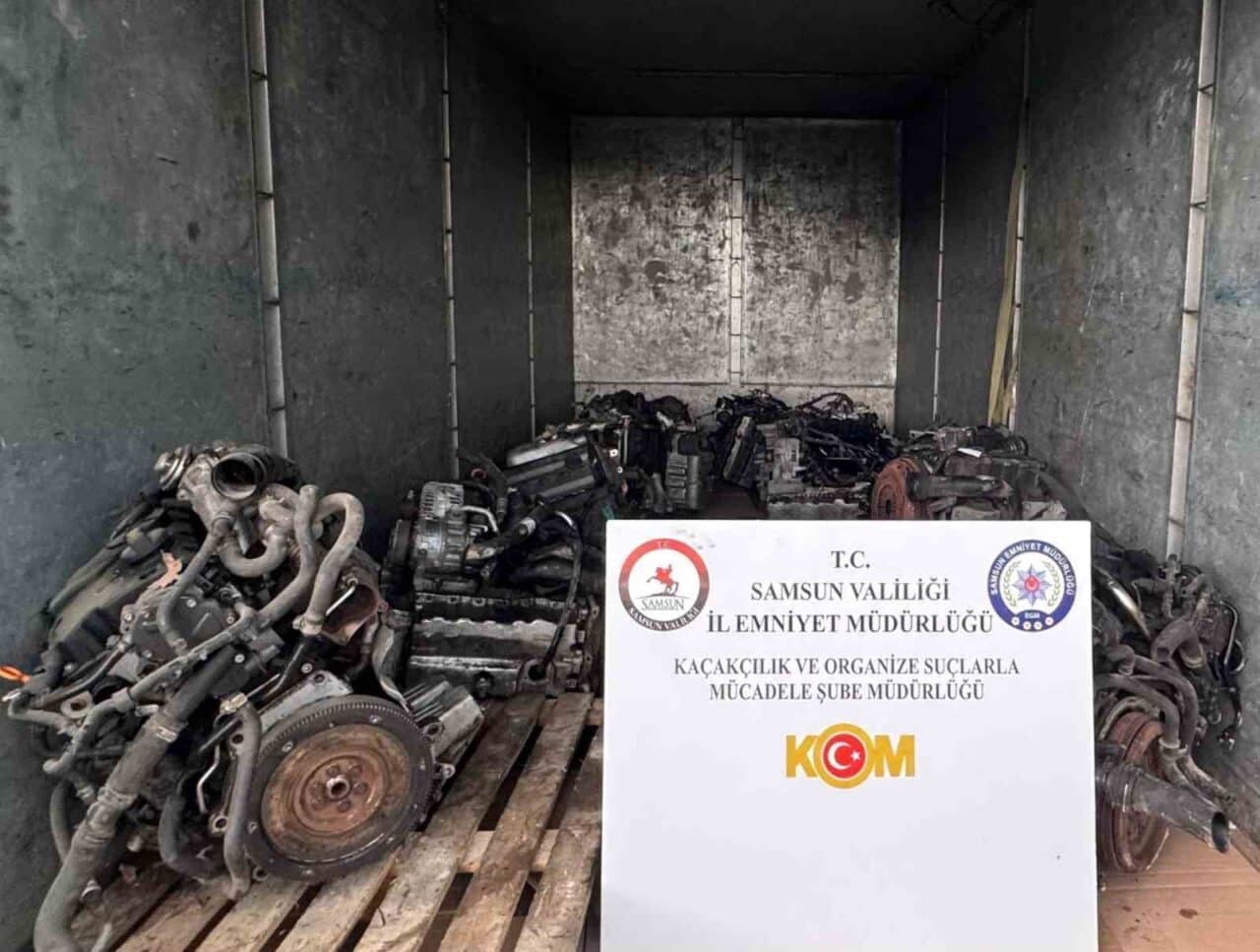Samsun'un Tekkeköy ilçesinde düzenlenen operasyonda, kaçakçılıkla mücadele ekipleri 13 lüks