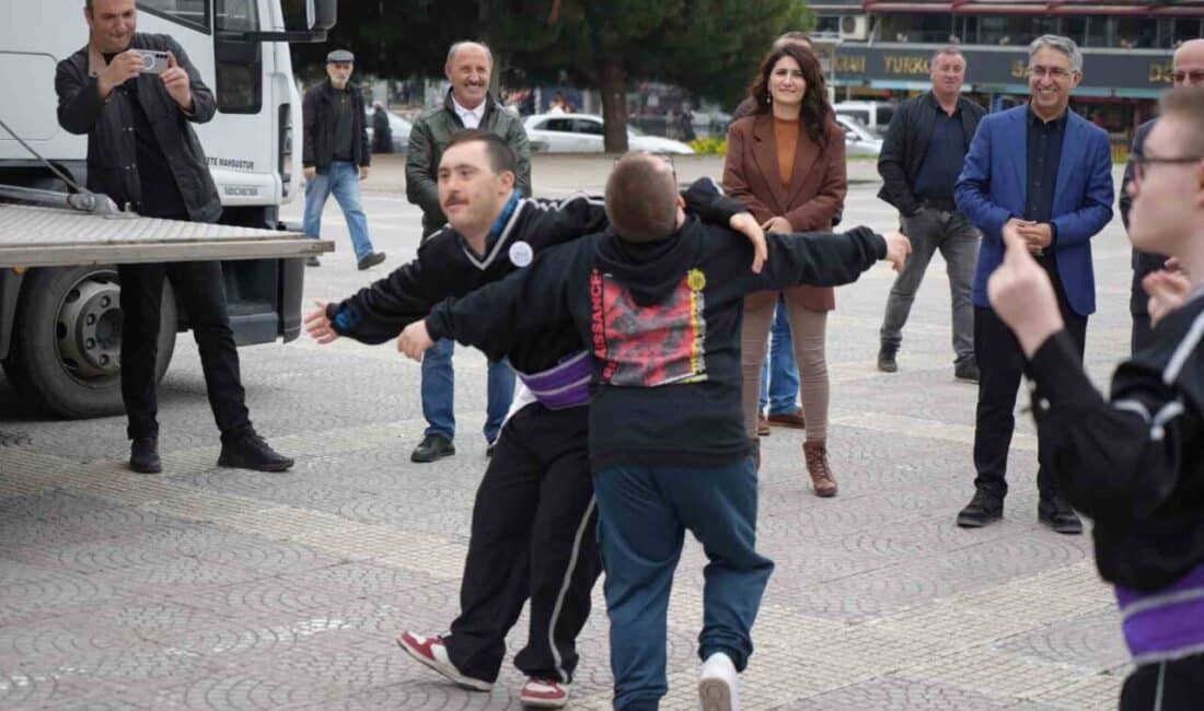 Samsun'da Engelliler Haftası çeşitli etkinliklerle kutlandı. Farkındalık yürüyüşü sonrası yapılan