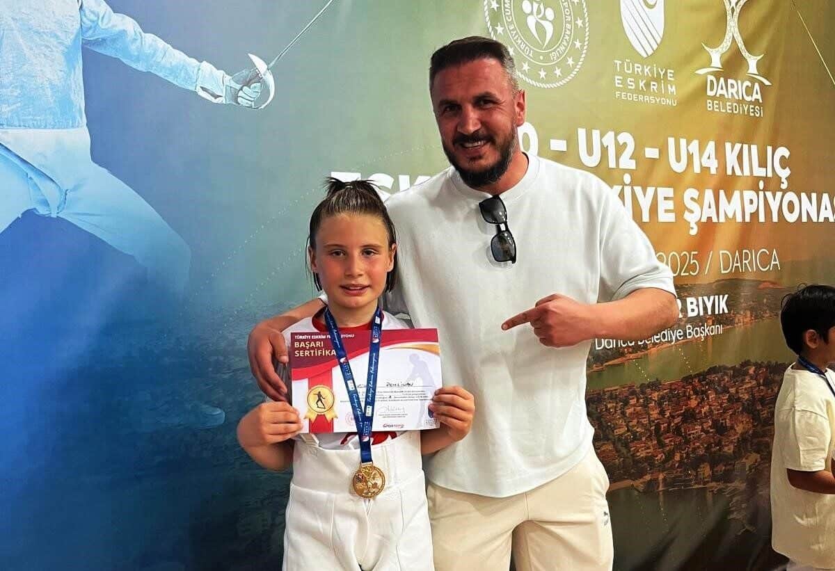 Samsunlu eskrimci Cihangir Pehlivan, Antalya'da düzenlenen Uluslararası Çocuk Kupası'nda U10