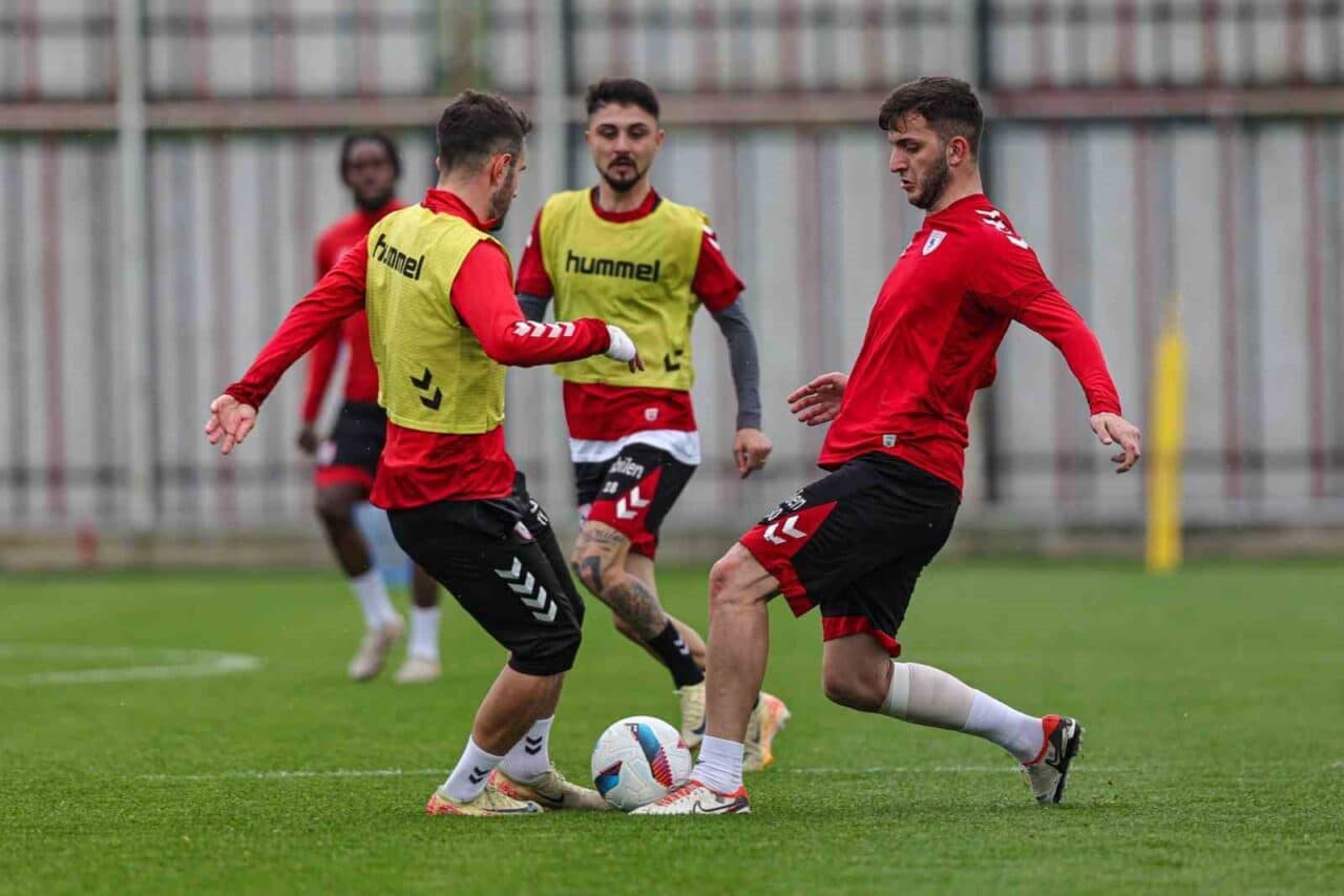 Samsunspor, Süper Lig'in 34. haftasında Eyüpspor ile oynayacağı maç için