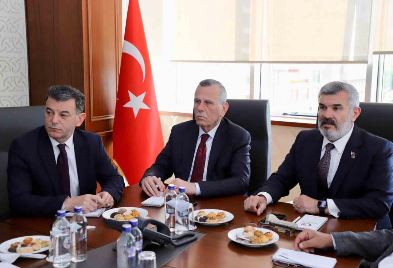 Çerkezköy’de düzenlenen istişare toplantısında, ekonominin gelişimi ve sanayinin teknolojik dönüşümü