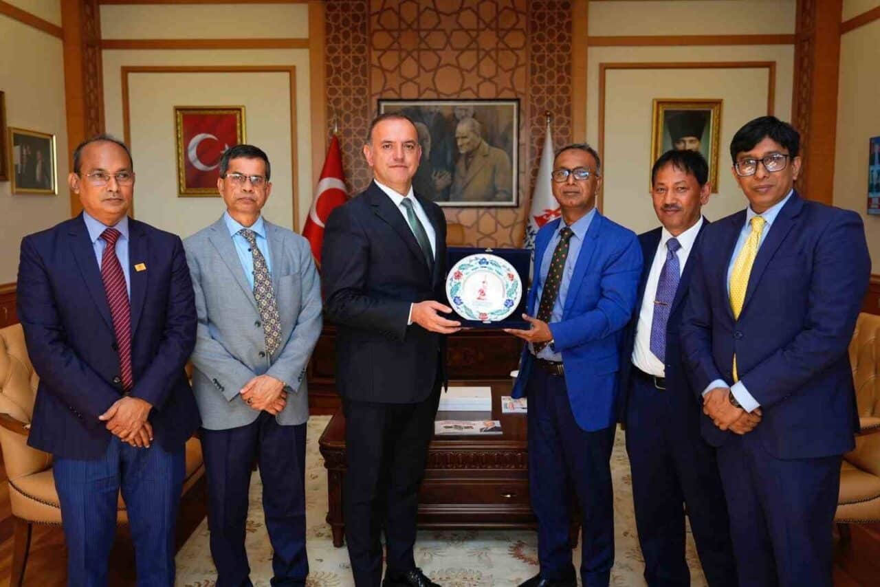 Bangladeş heyeti, İstanbul'da çeşitli ziyaretler gerçekleştirdi. Sancaktepe Belediye Başkanı Alper
