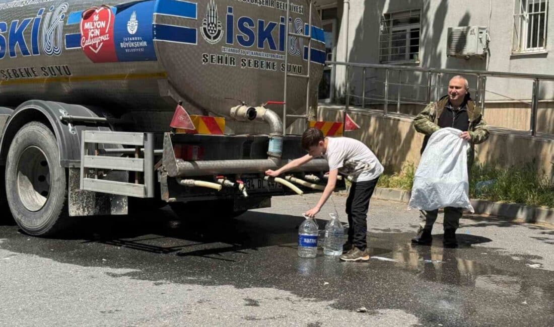 Sarıyer'in Ayazağa Mahallesi'nde yol çökmesi sonucu su kesintisi yaşanıyor. Çeşitli
