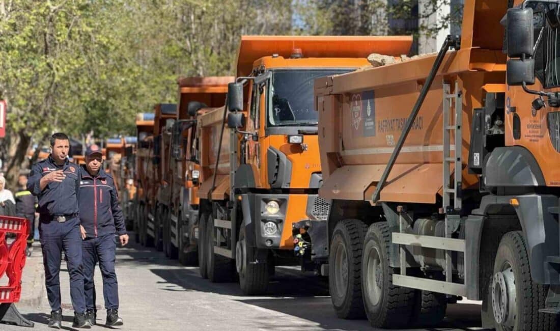 İstanbul Sarıyer'de Büyükdere Caddesi'nde meydana gelen çökme nedeniyle yol trafiğe