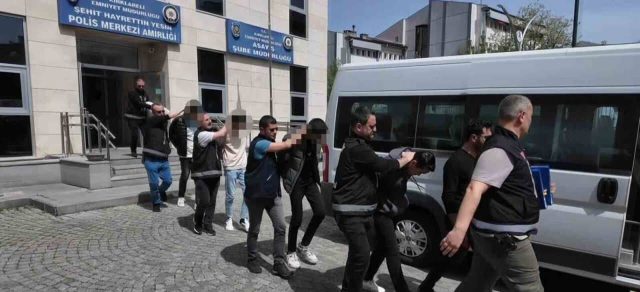 Kırklareli'nde "Sazan Sarmalı" dolandırıcılığına yönelik operasyonda 8 kişi tutuklandı. Elde