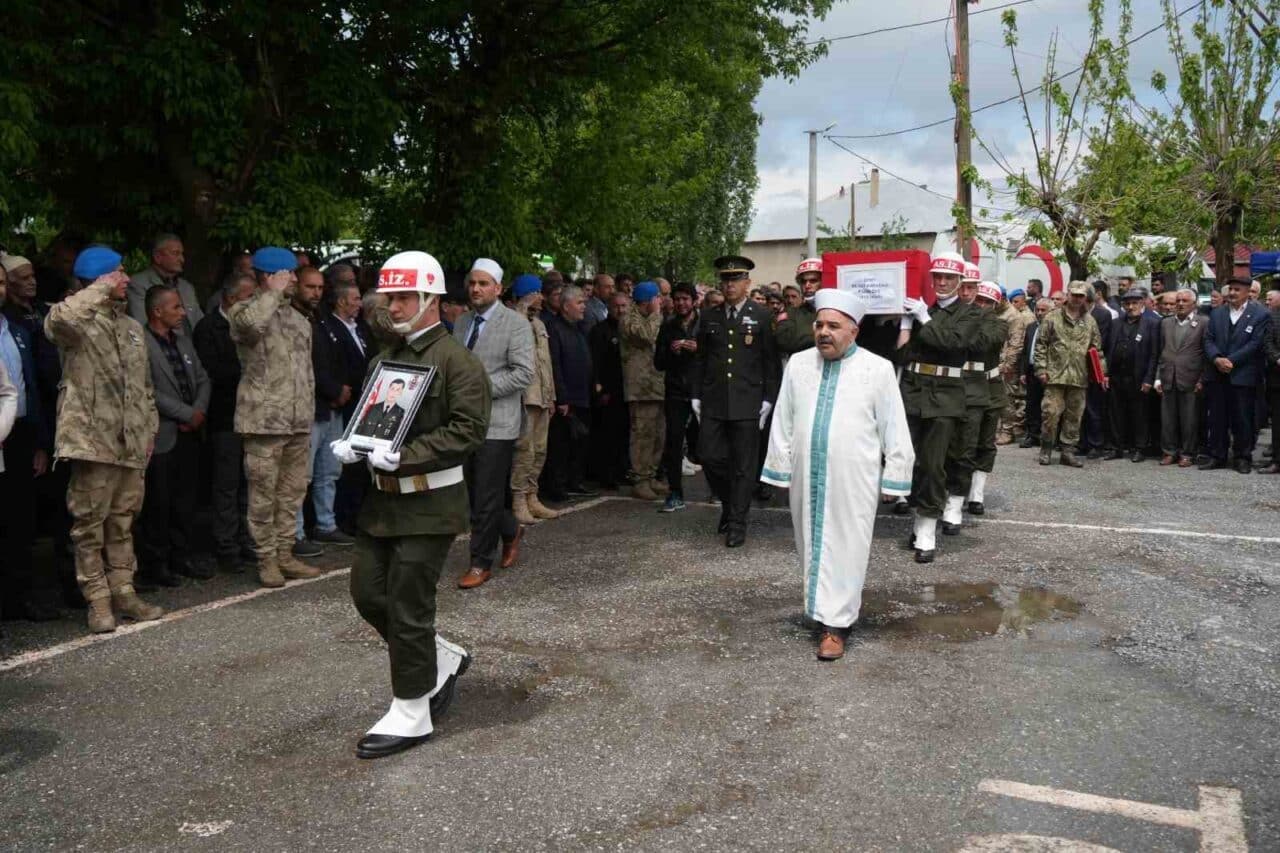 Yıldırım düşmesi sonucu şehit olan Piyade Uzman Çavuş Mesut Karadağ,