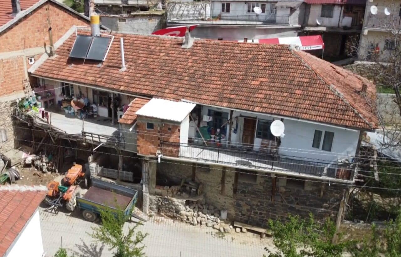 Kuzey Irak'ta şehit olan Piyade Sözleşmeli Er Önder Özen'in ailesine,