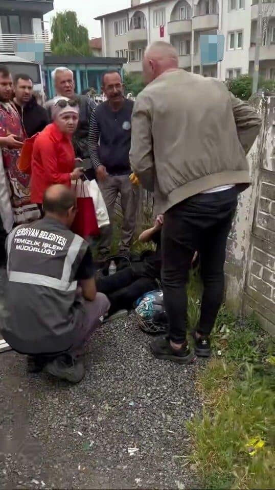 Sakarya'nın Serdivan ilçesinde M.T. yönetimindeki çöp kamyonu, K.T. idaresindeki motosikletle