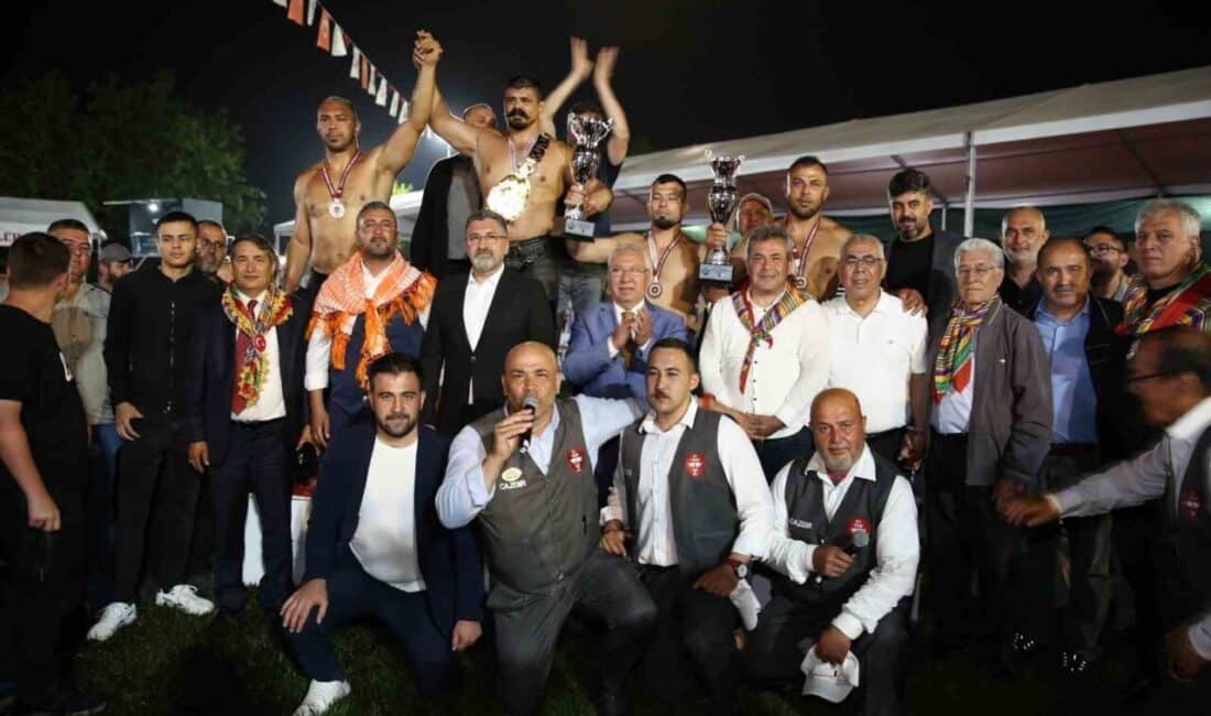 Serik’te düzenlenen geleneksel Yağlı Pehlivan Güreşleri’nde başpehlivanlık unvanını Cengizhan Şimşek
