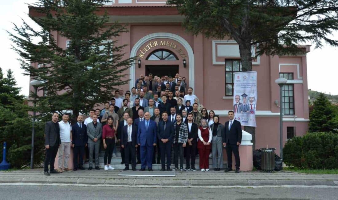 Ankara'da gerçekleştirilen "Türkiye Yüzyılında Telekomünikasyon Teknikerleri için Kuşaklararası Buluşma ve