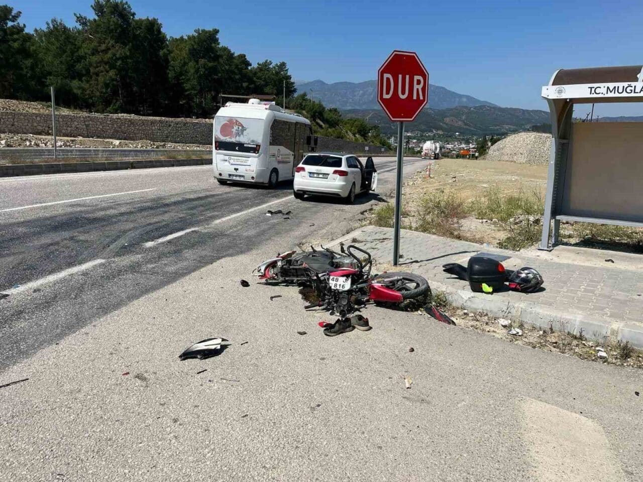 Muğla'nın Seydikemer ilçesinde motosiklet ve otomobilin çarpışması sonucunda 65 yaşındaki