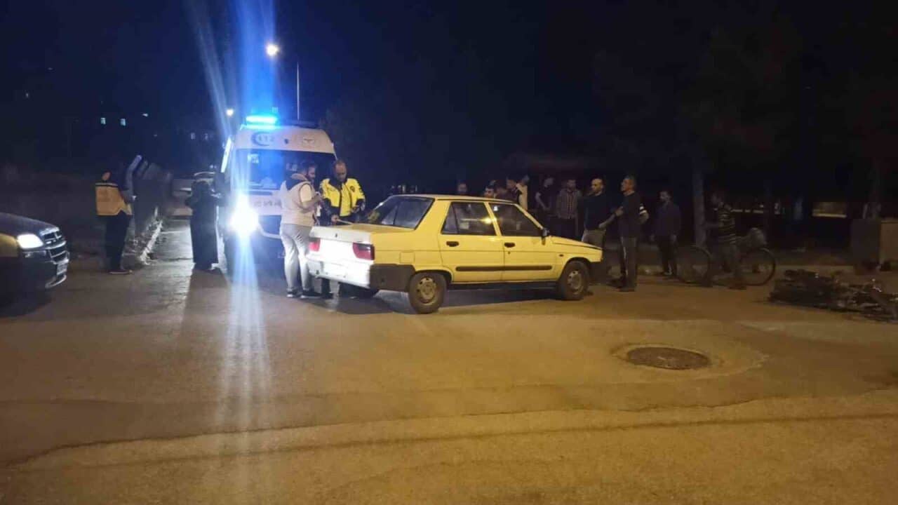 Konya'nın Seydişehir ilçesinde otomobil ve motosikletin çarpışması sonucu 3 kişi