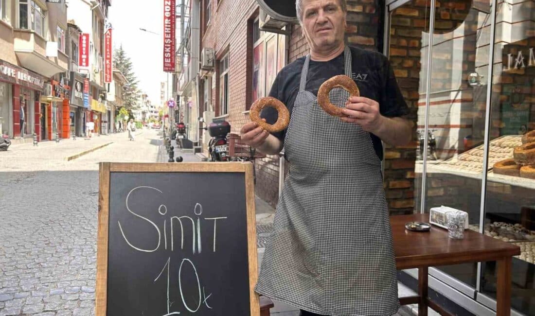 Eskişehir'de fırın işletmecisi Bekir Adıktı, 10 liradan simit satarak vatandaşın