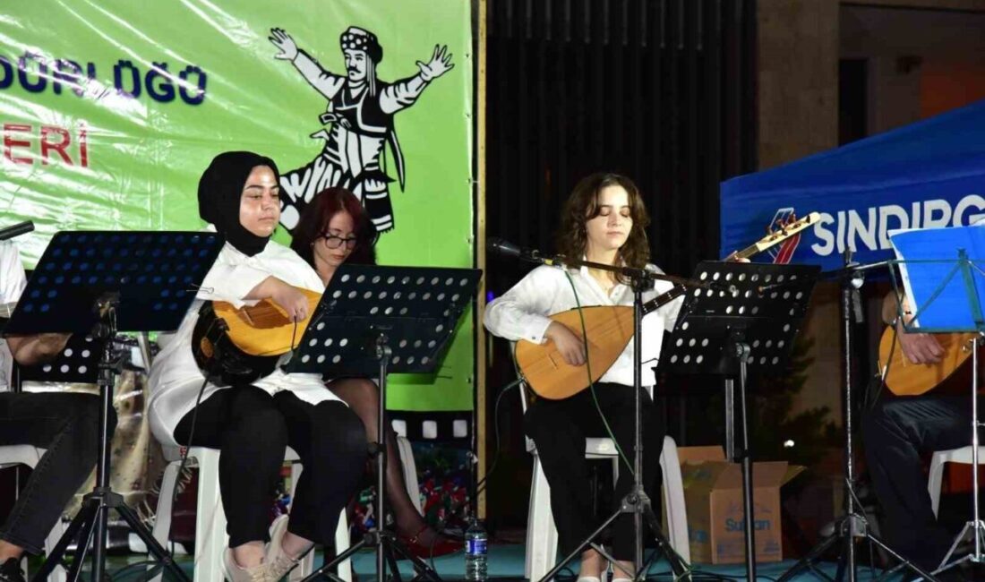 Balıkesir’in Sındırgı ilçesinde, "Hayat Boyu Öğrenme Haftası" etkinlikleri kapsamında yılsonu