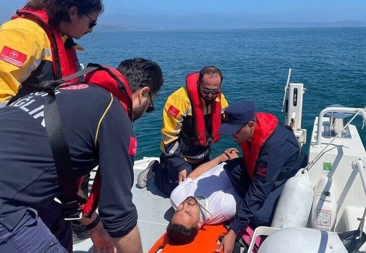 Sinop'ta, acil durumlara karşı hazırlık amacıyla deniz üzerinde gerçekleştirilen tıbbi