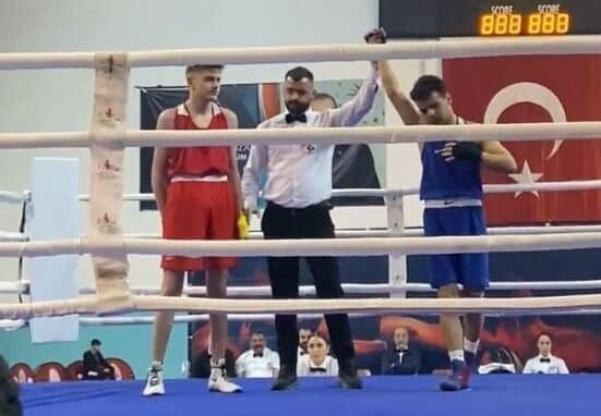 Ağrı'da düzenlenen  İsmet Sarı Genç Erkekler Türkiye Ferdi Boks