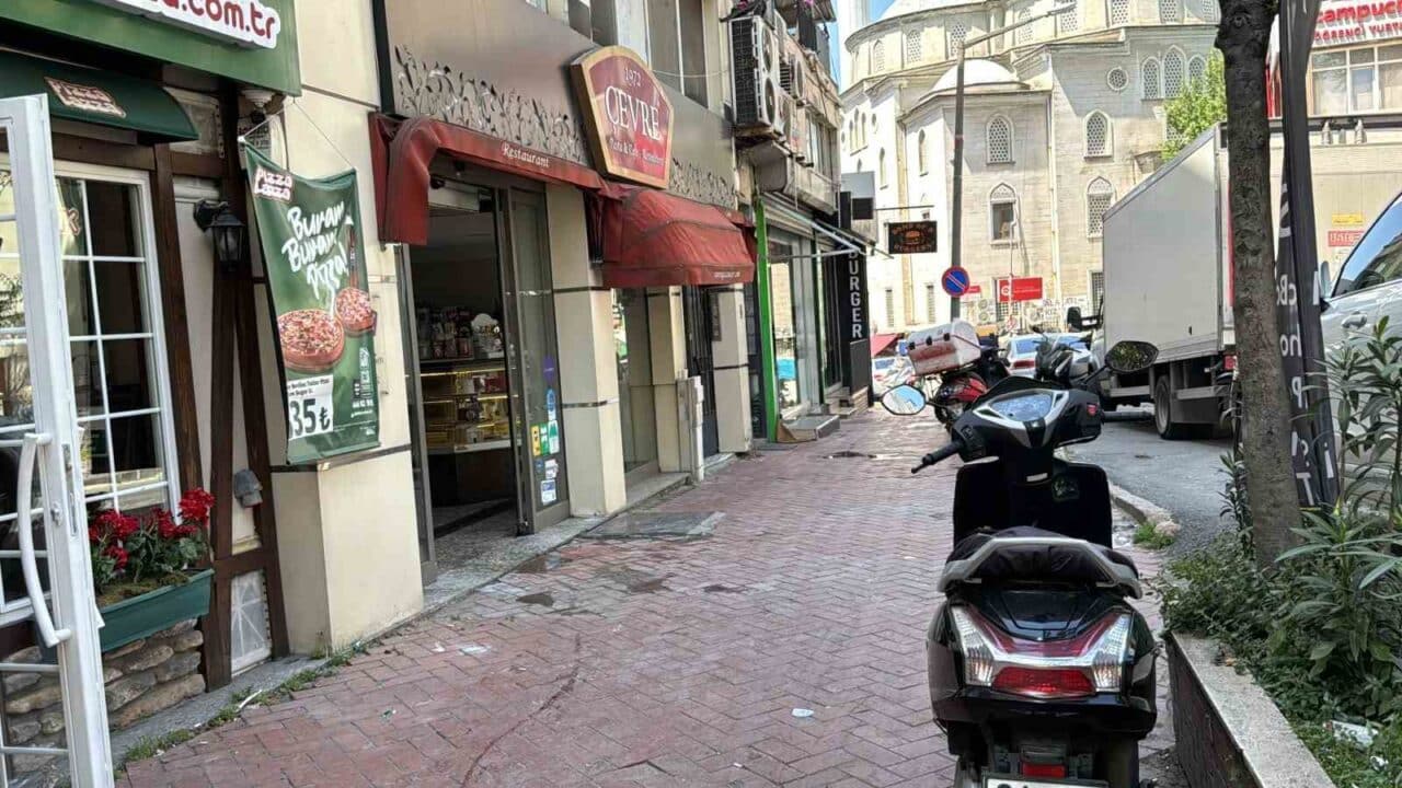 İstanbul Şişli'deki bir restoranda çıkan yangın, paniğe neden oldu. Saat