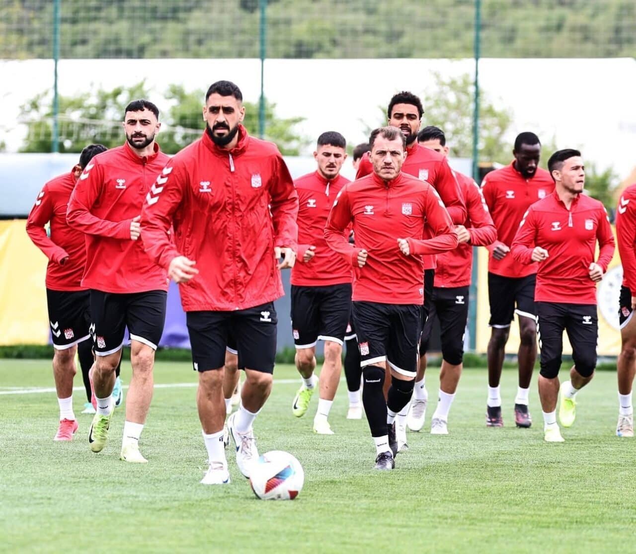 Sivasspor, Trendyol Süper Lig’in 34. haftasında Galatasaray ile yarın oynayacağı