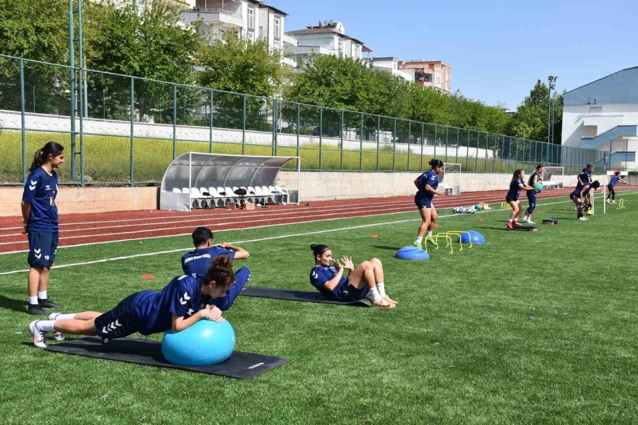 Siverek İdmanyurdu Kadın Futbol Takımı, Kadınlar 3. Ligi'nde sezonu lider