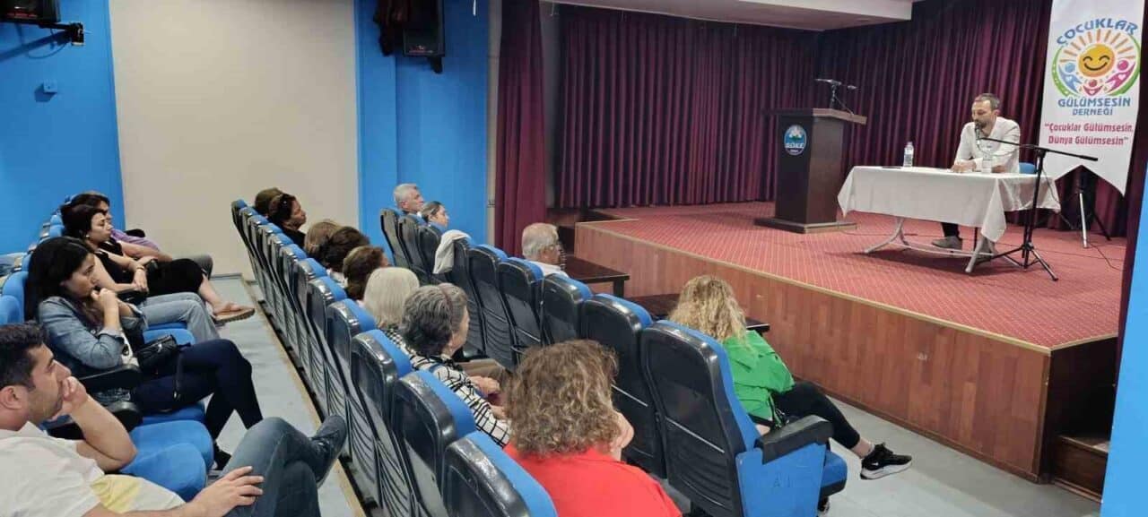Söke Çocuklar Gülümsesin Derneği, "Çocuklar Neden Suç İşler?" seminerinde Erkan