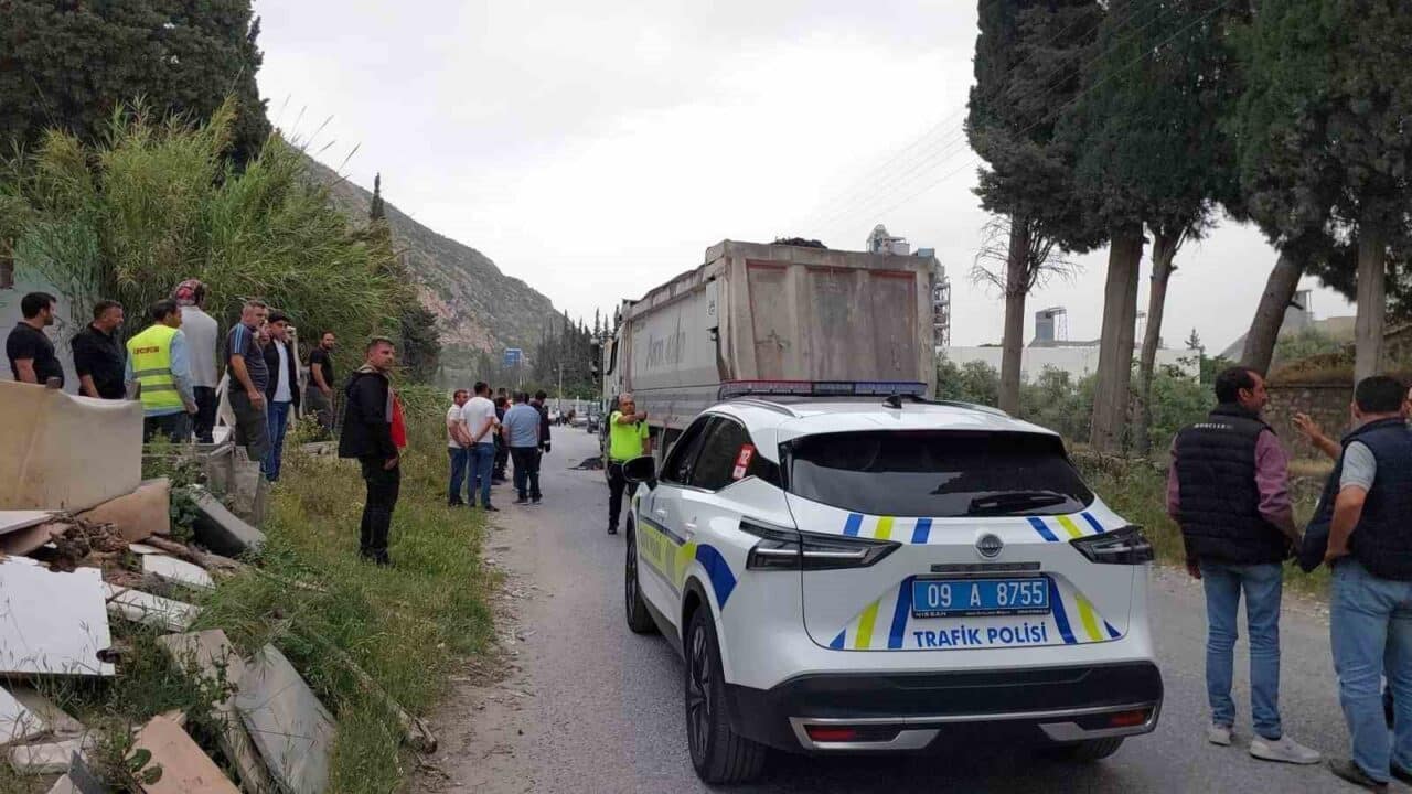 Aydın'ın Söke ilçesinde, 58 yaşındaki belediye temizlik personeli Mehmet Öz,