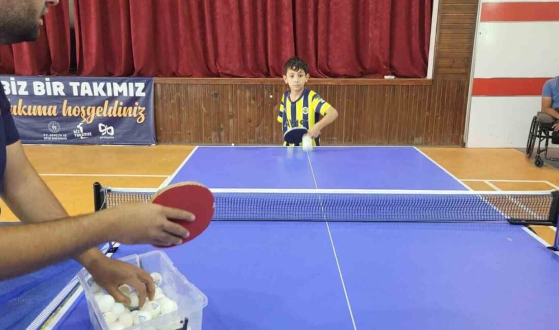 Adıyaman'da deprem sonrası sağ kolunu kaybeden 9 yaşındaki Ertuğrul Ekinci,