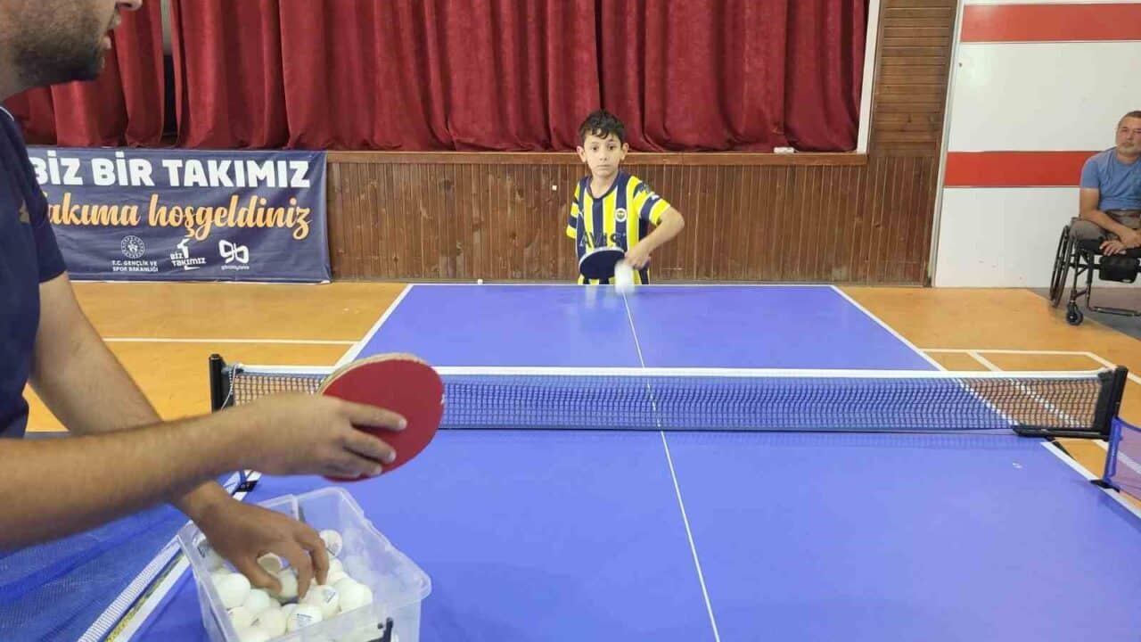Adıyaman'da deprem sonrası sağ kolunu kaybeden 9 yaşındaki Ertuğrul Ekinci,