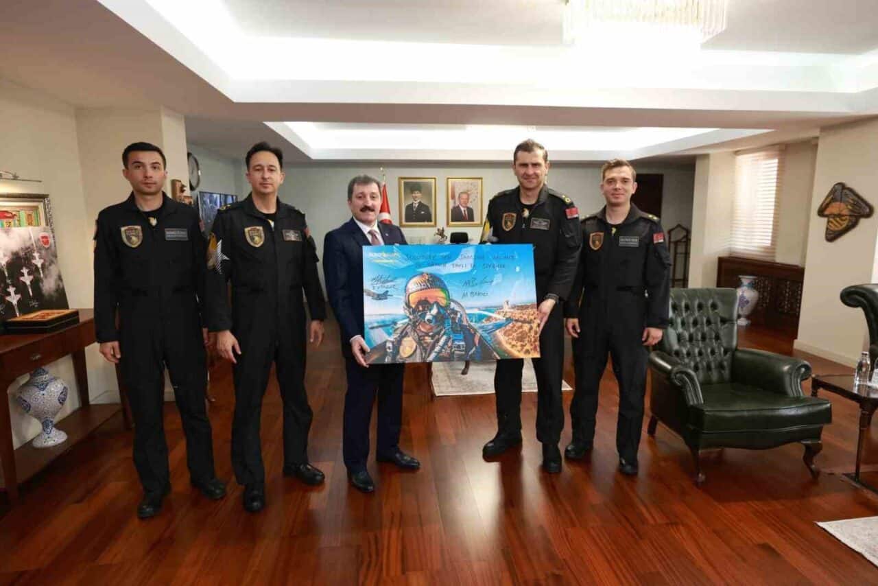 19 Mayıs etkinlikleri kapsamında Samsun'da bulunan SOLOTÜRK ve Türk Yıldızları
