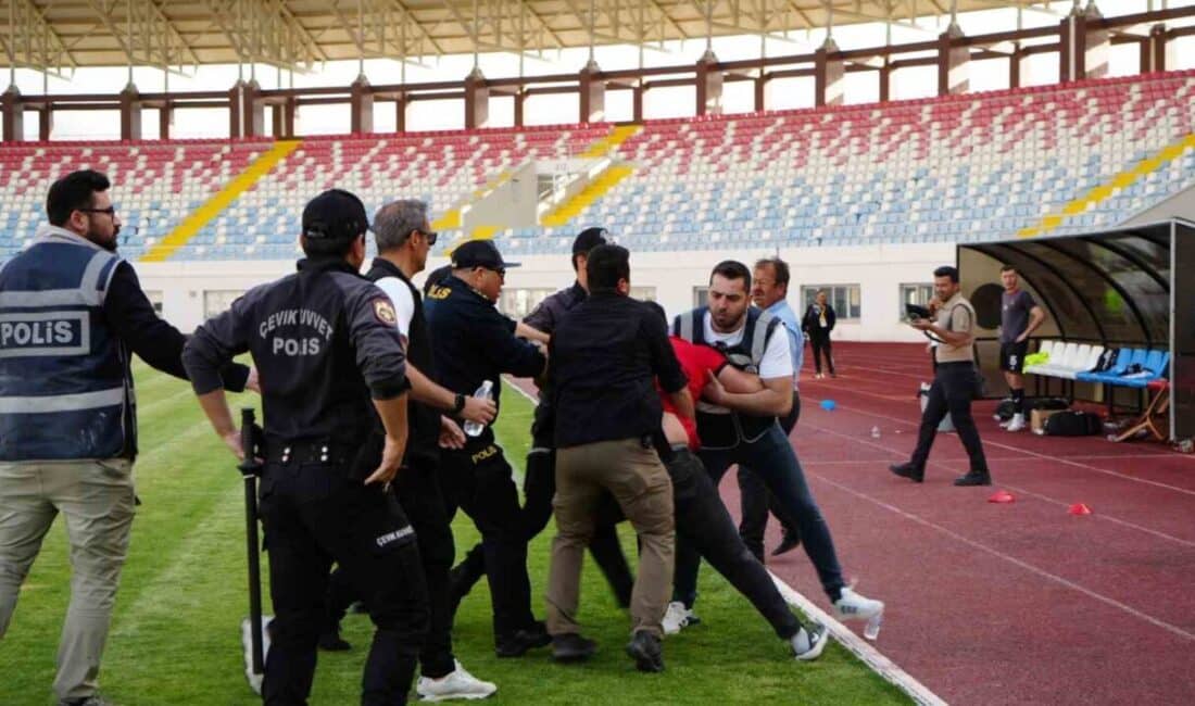 Burdur’da gerçekleşen play-out maçında Bucak Belediyesi Oğuzhanspor, Tefenni Belediyespor'u 90+10'da