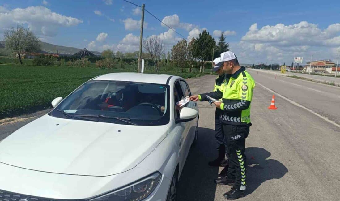 Afyonkarahisar’da Trafik Haftası Etkinlikleri Sürücülere Bilinçlendirme Yapmak İçin Düzenlendi Afyonkarahisar'ın Şuhut ilçesinde, Karayolu Trafik Haftası etkinlikleri kapsamında İlçe Emniyet