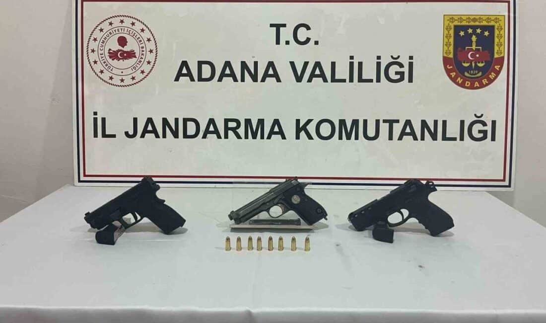 Adana’da jandarma ekipleri, iki şüphelinin evine düzenledikleri baskında 3 ruhsatsız tabanca buldu. Adana'nın Ceyhan ilçesinde jandarma, belirlenen iki şüphelinin evine düzenlediği baskında