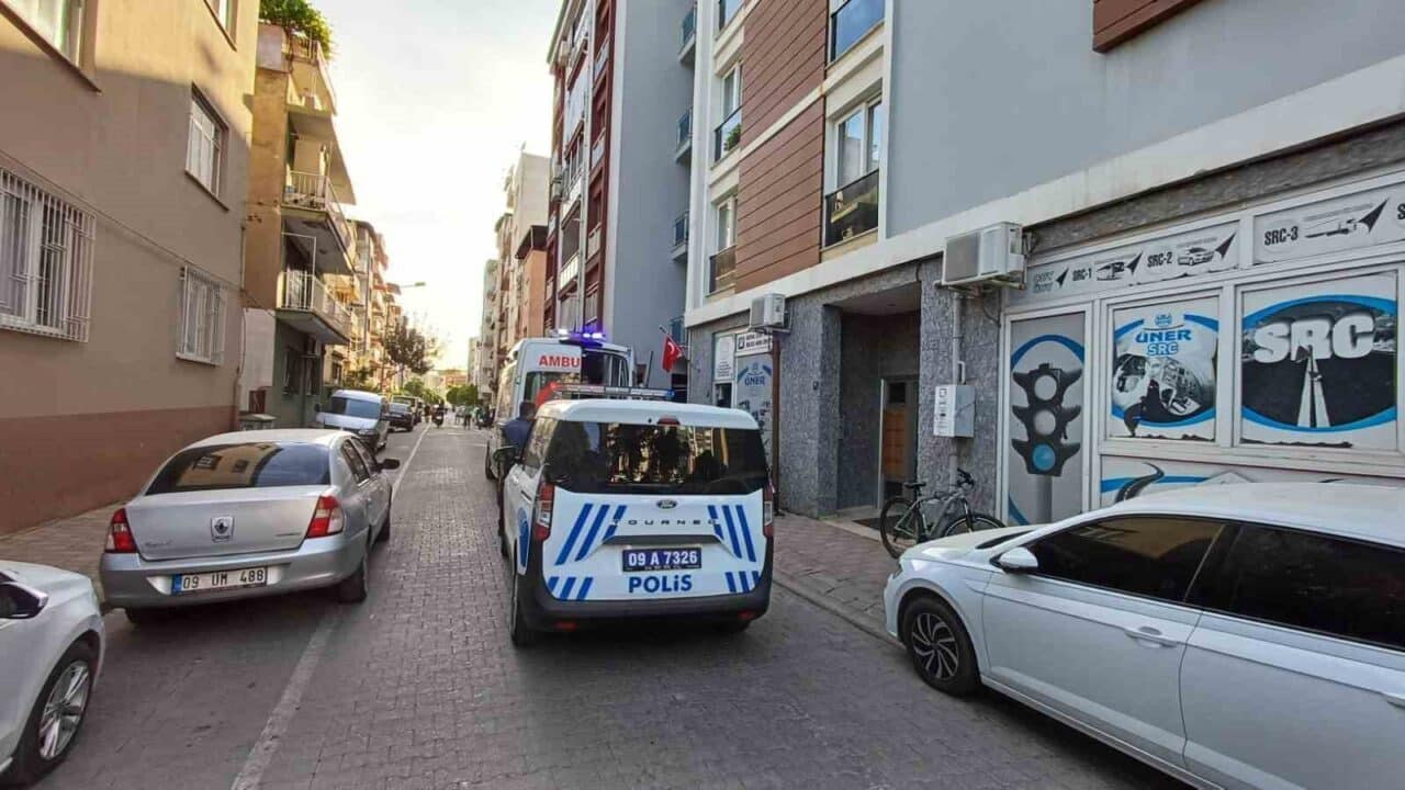 Aydın'ın Efeler ilçesinde bir kişi, 1 metre yüksekliğindeki tabureden düştü.