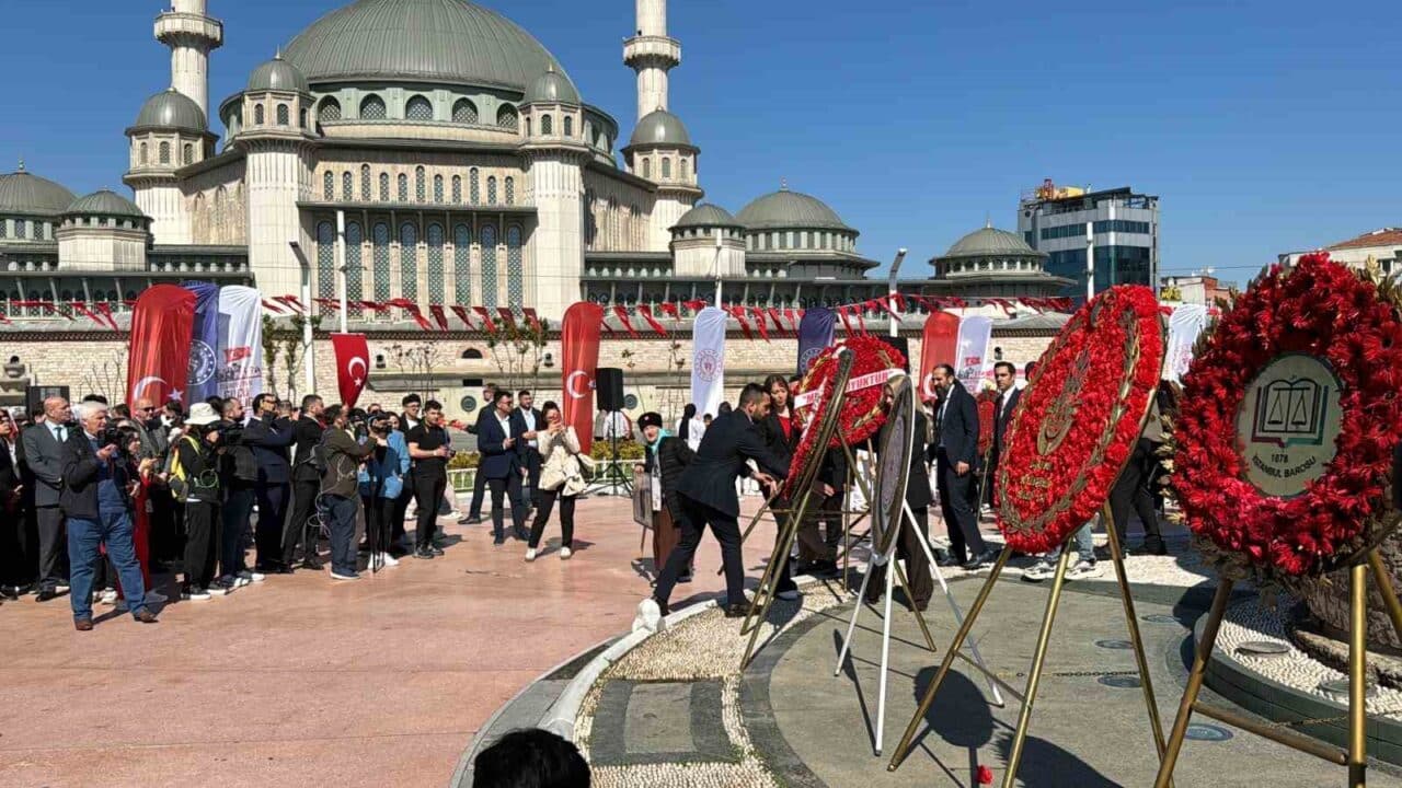 İstanbul Taksim'de, 19 Mayıs Atatürk’ü Anma Gençlik ve Spor Bayramı