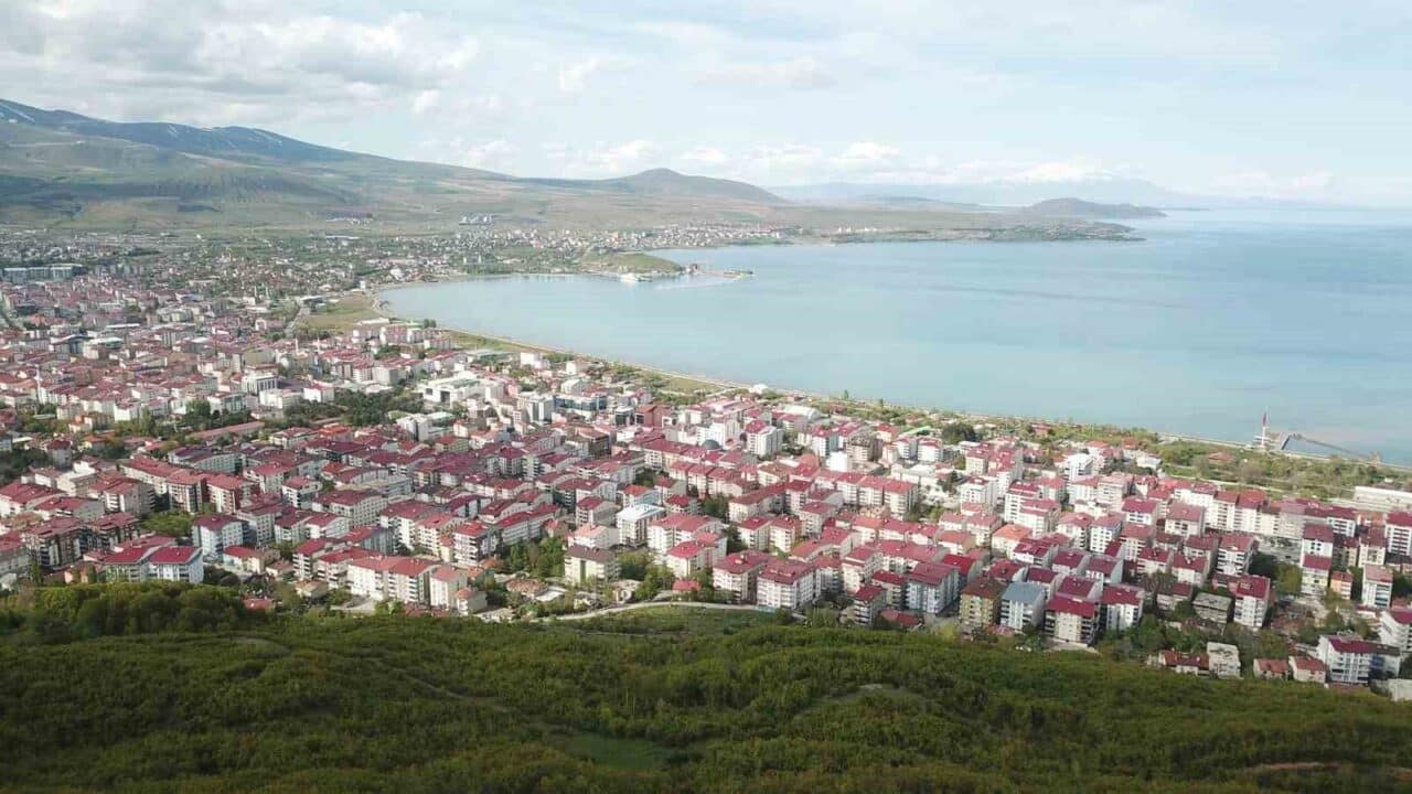 Tatvan'da çevre yolu ikmal ihalesi onaylandı. Proje, şehir içindeki trafik