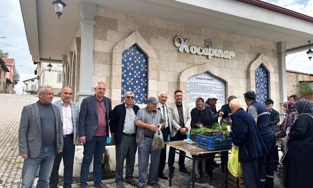 Kütahya'nın Kuruçay beldesinde 20 bin biber fideleri üreticilere dağıtıldı. Belediye