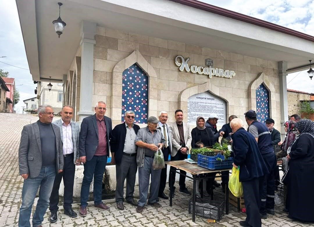 Kütahya'nın Kuruçay beldesinde 20 bin biber fideleri üreticilere dağıtıldı. Belediye