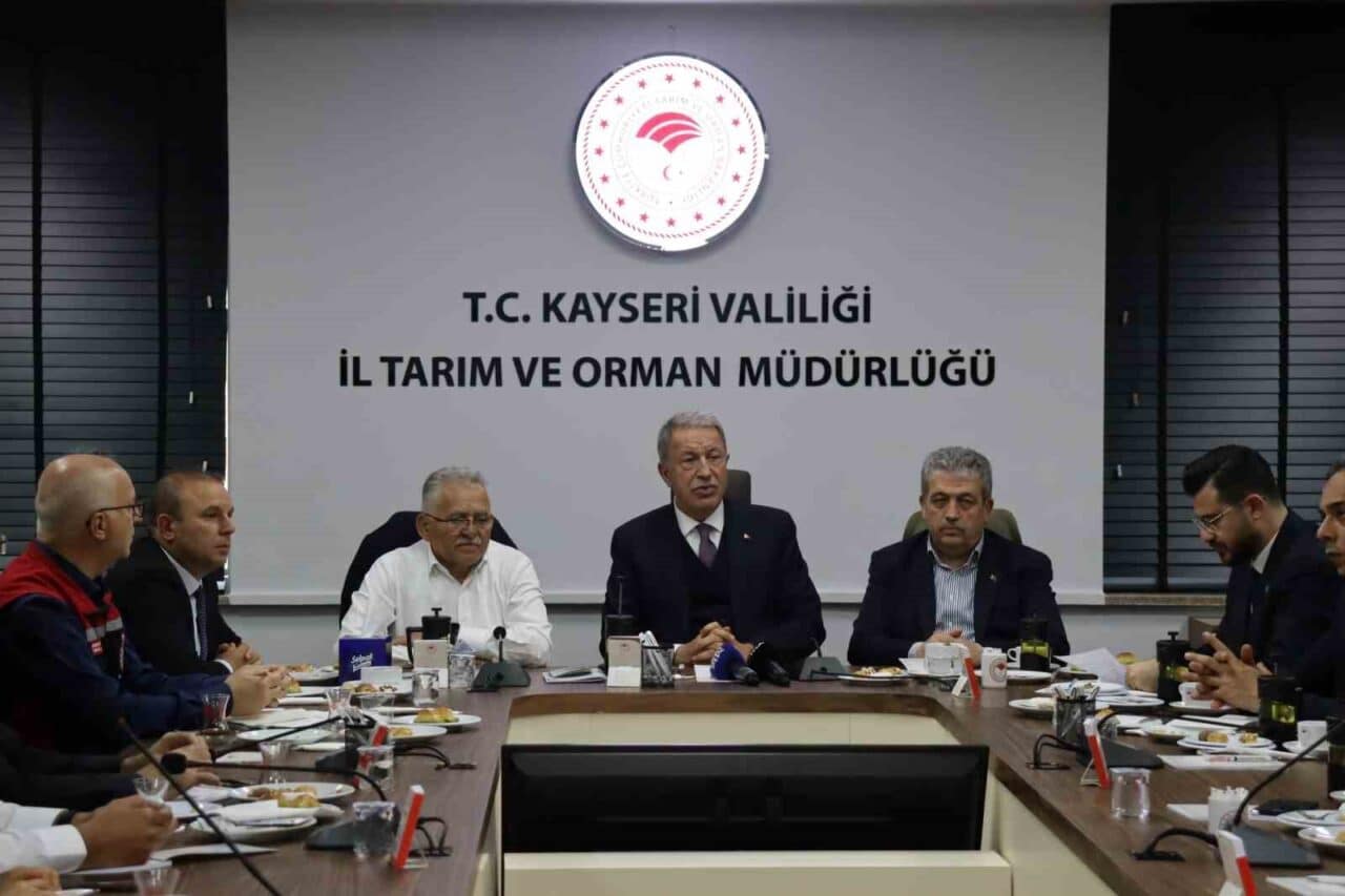 Hulusi Akar, İl Tarım ve Orman Müdürlüğü’nü ziyaretinde, savunma ve