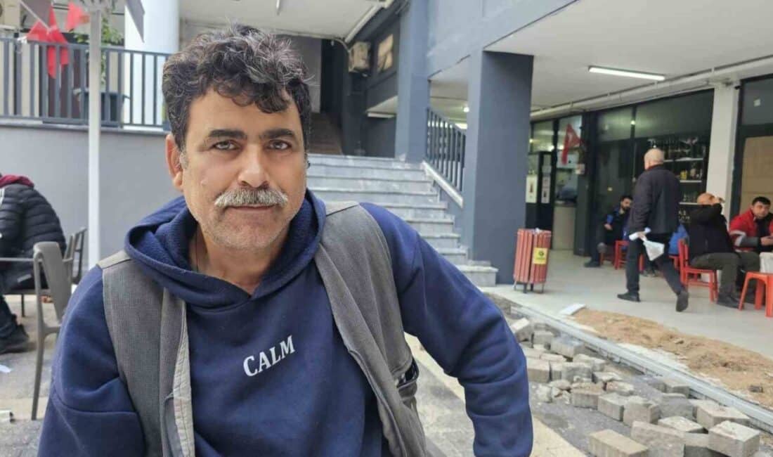 Balıkesir Manyas'ta yaşayan 55 yaşındaki Halil Mandacı, çocukluğunda Halil Karaoğlu