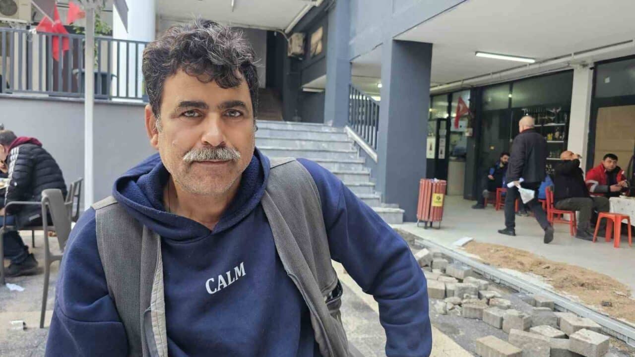 Balıkesir Manyas'ta yaşayan 55 yaşındaki Halil Mandacı, çocukluğunda Halil Karaoğlu