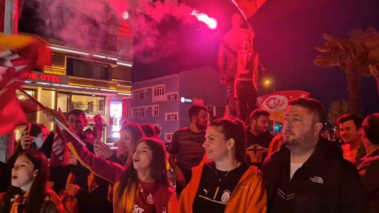 Galatasaray, 2024-2025 sezonunda şampiyonluğunu kutlarken Tekirdağ’da coşku hakimdi. Süleymanpaşa'da toplanan