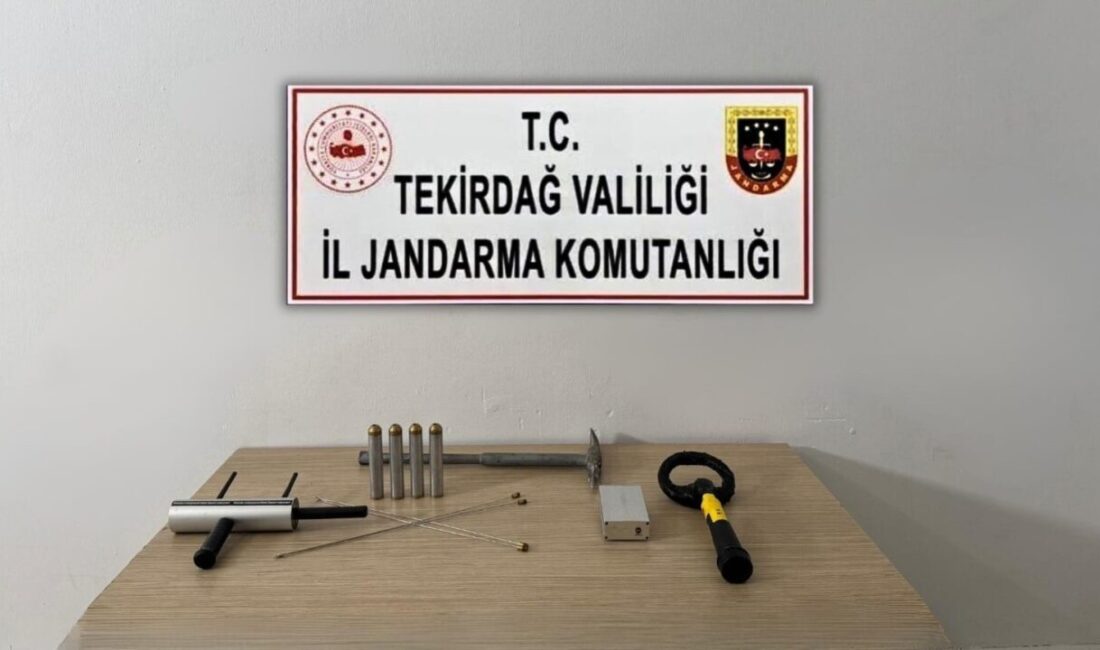 Tekirdağ’da Jandarma, kaçak kazı yapan dört kişiyi suçüstü yakaladı Tekirdağ'ın Saray ilçesinde jandarma, kaçak kazı yapan C.H., M.Ö., Ş.Ö.
